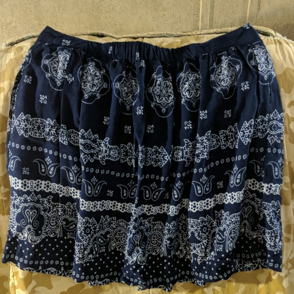 Xhilaration patterned skirt with buttons down fron - Picture 3 of 4